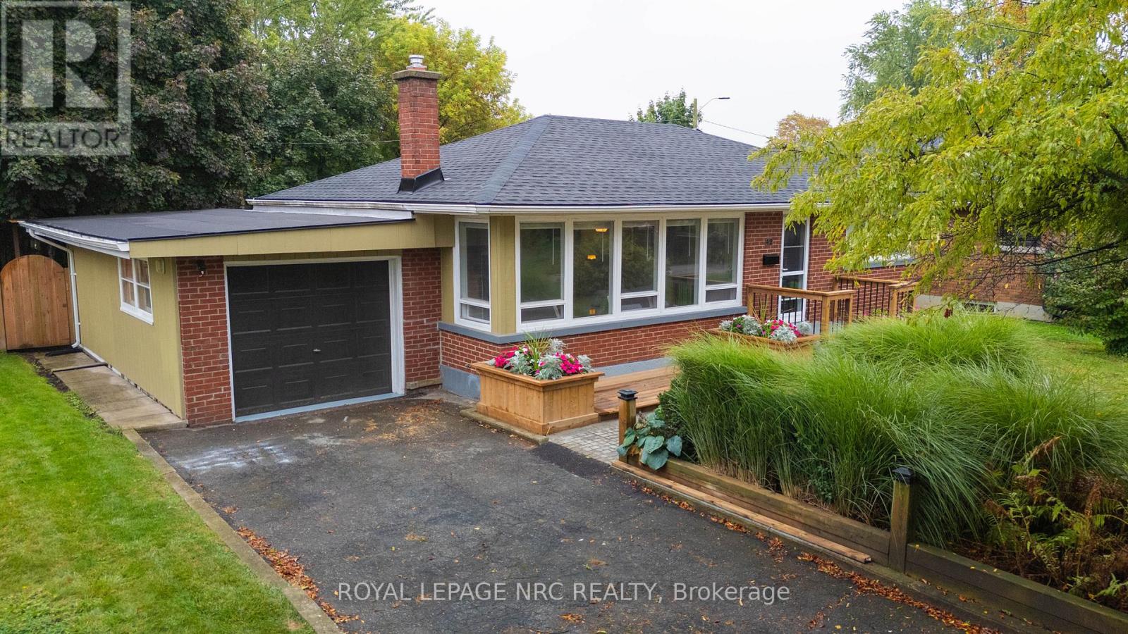 42 Linwood Dr, Welland, ON L3C 2B6