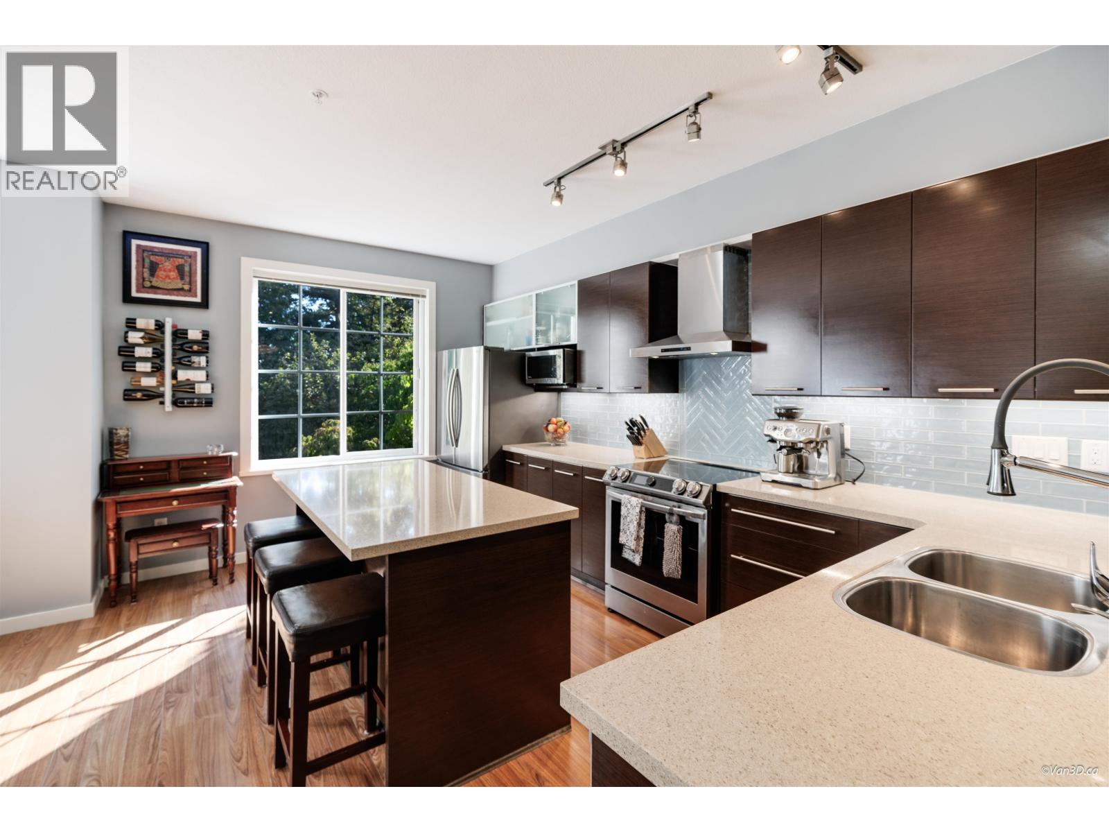 550 Browning Place Unit 25, North Vancouver, BC V7H 3A9