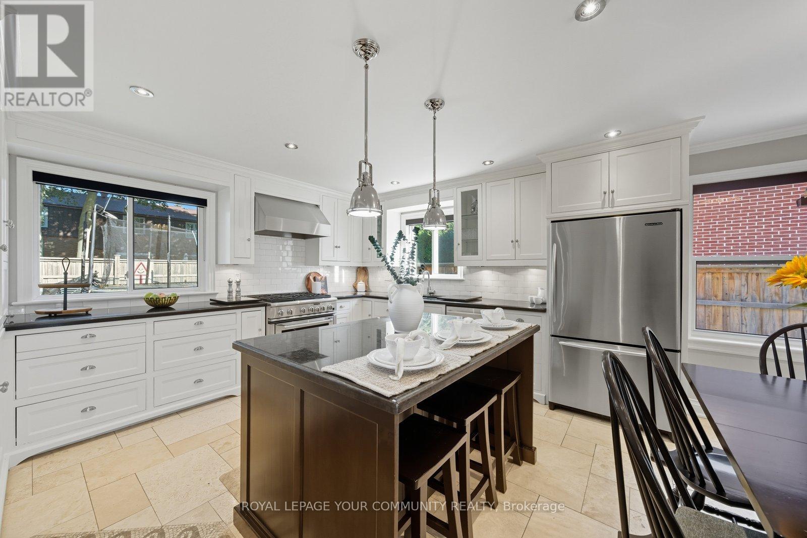 32 Ravengloss Dr, Markham German Mills, ON L3T 4C9