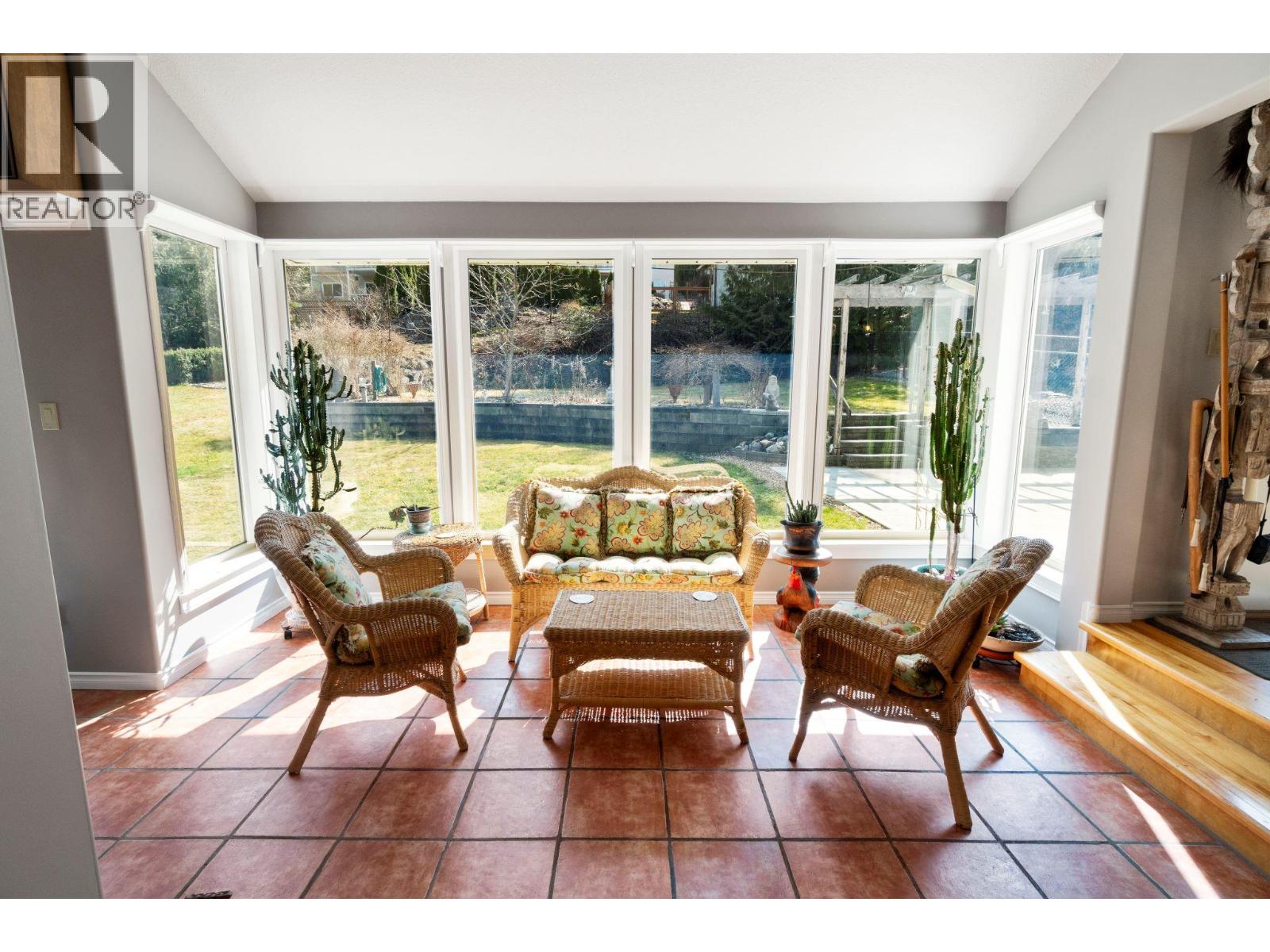 2572 Bayview Rd, Blind Bay, BC V0E 1H1