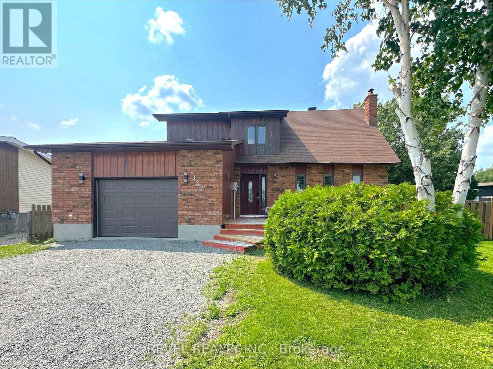 137 Girdwood Ave, Timmins, ON P0N 1K0