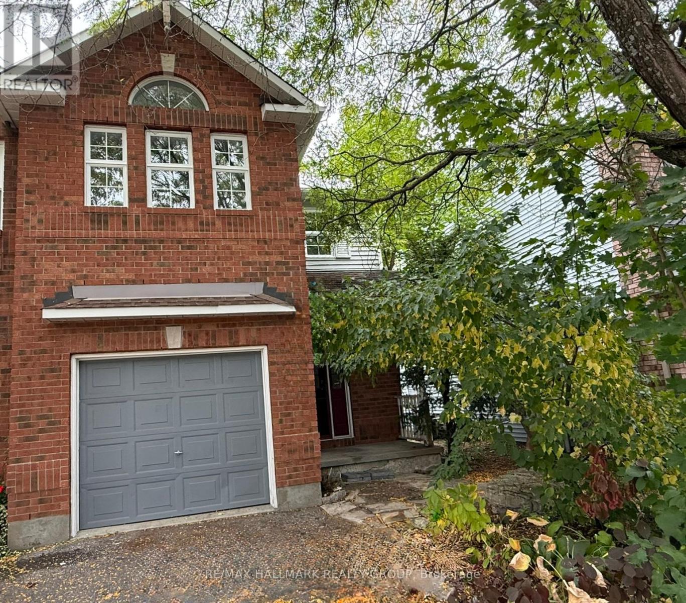 195 Blackdome Cres, Ottawa, ON K2T 1A6