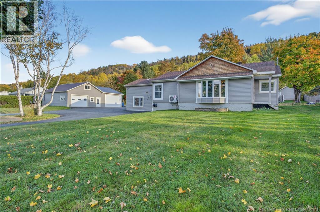 658 Vanier St, Campbellton, NB E3N 1V7