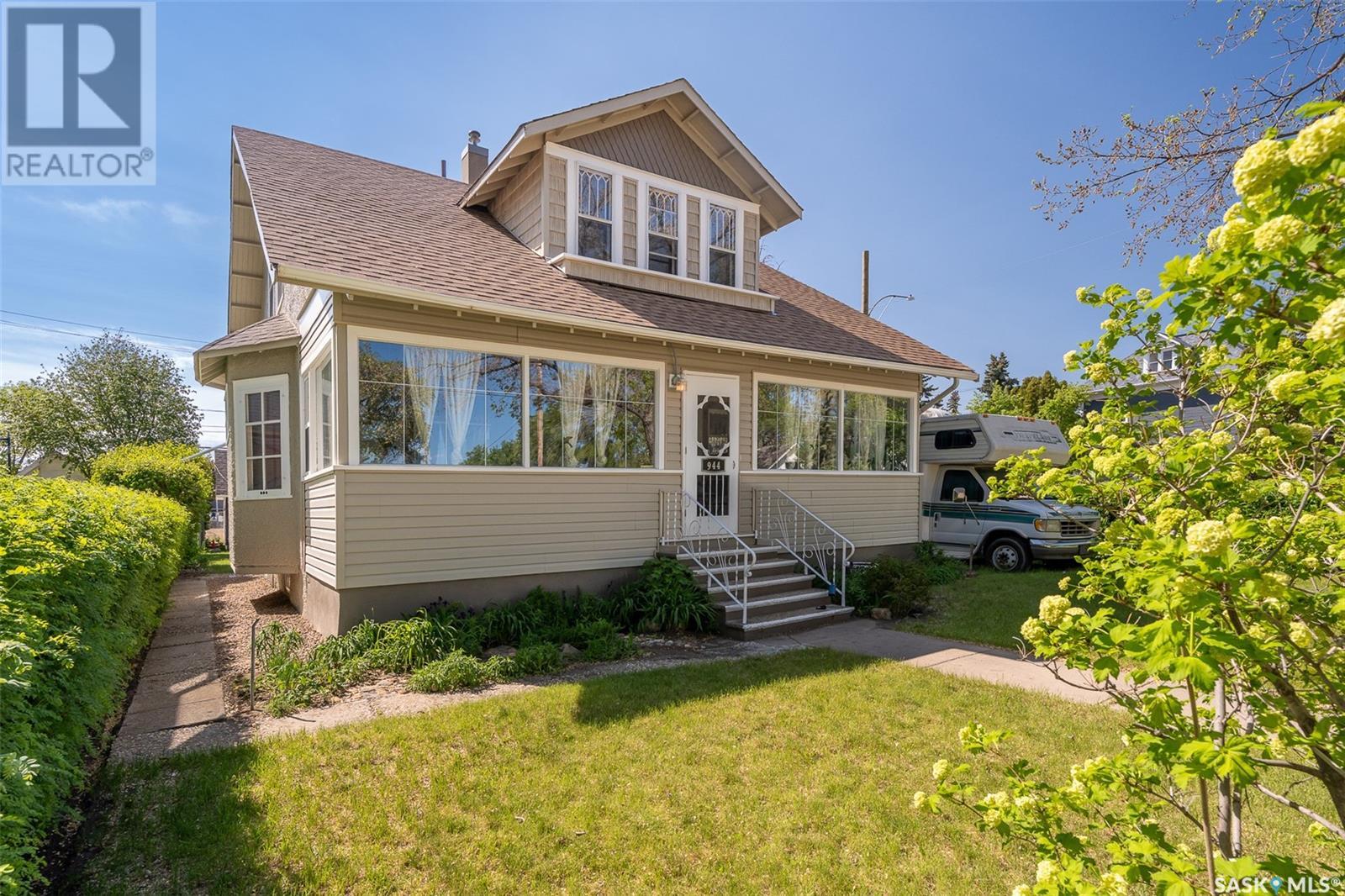 944 Alder Ave, Moose Jaw, SK S6H 0Y1