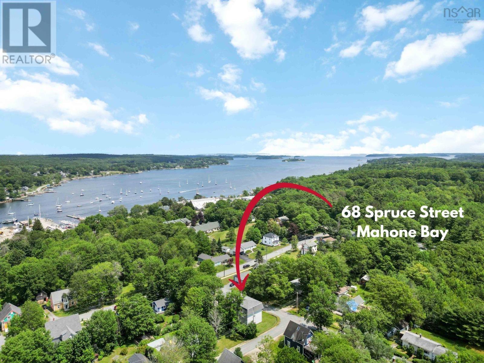 68 Spruce St, Mahone Bay, NS B0J 2E0