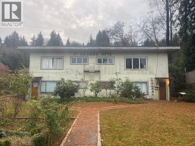2217 St George St, Port Moody, BC V3H 2G1