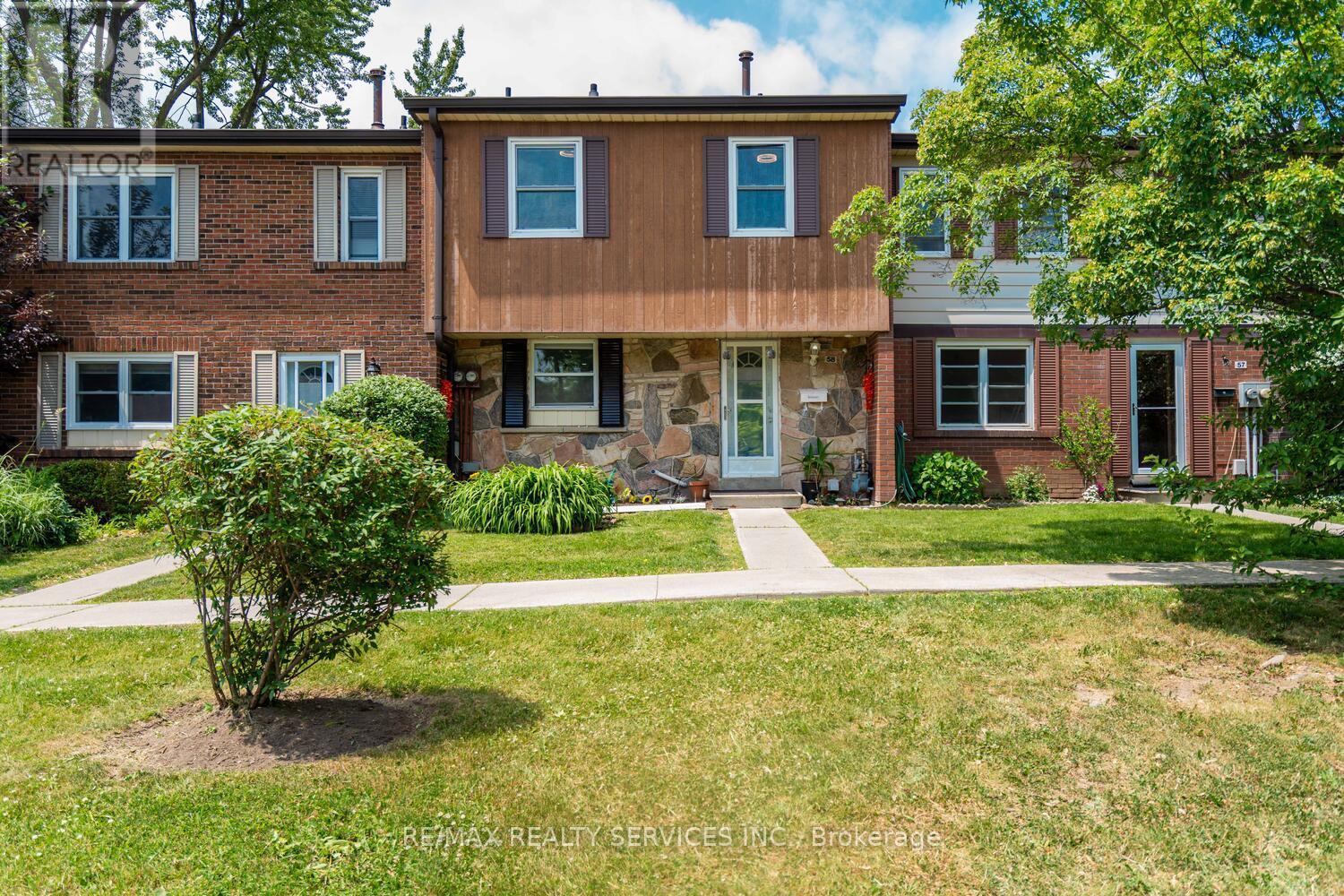58 2825 Gananoque Dr, Mississauga, ON L5N 1V6