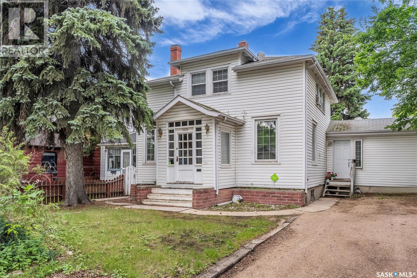 1121 B Ave N, Saskatoon, SK S7L 1G2