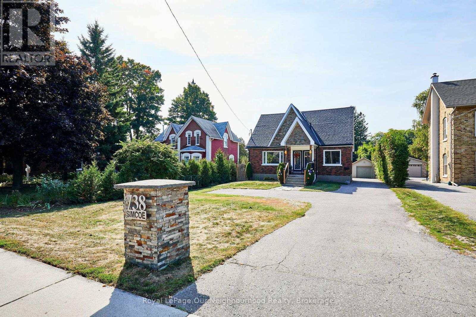 738 Simcoe St N, Oshawa, ON L1G 4V8