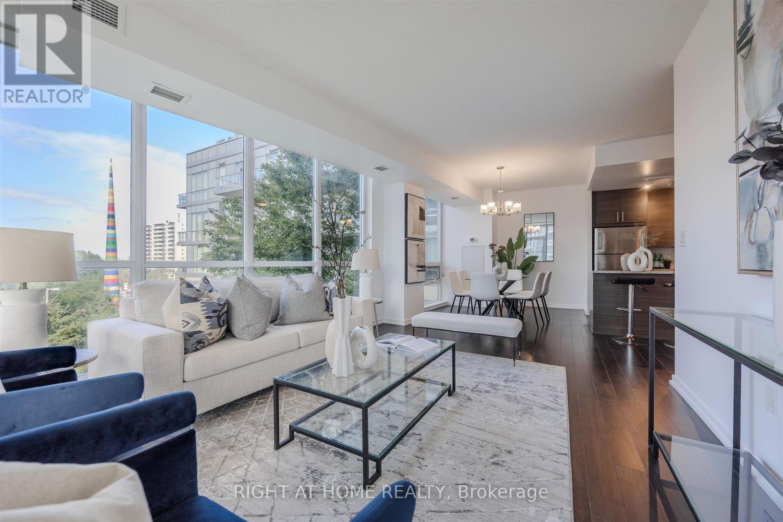 206 70 Forest Manor Rd, Toronto, ON M2J 0A9