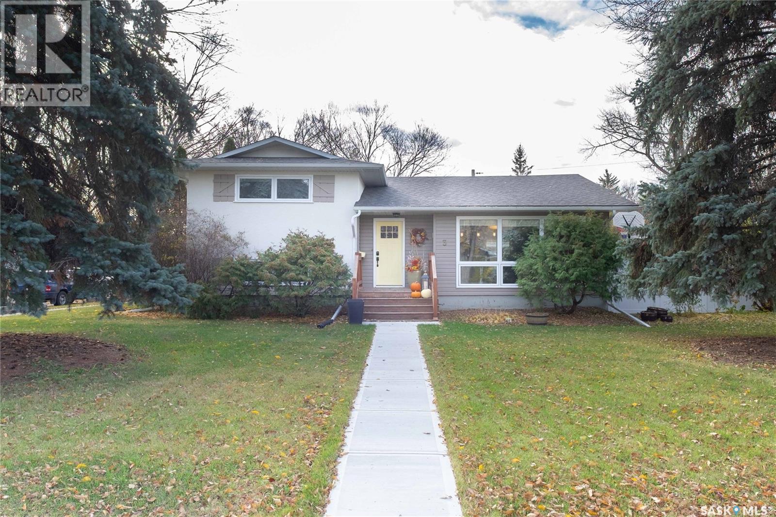 3 Dolphin Bay, Regina, SK S4S 3J7