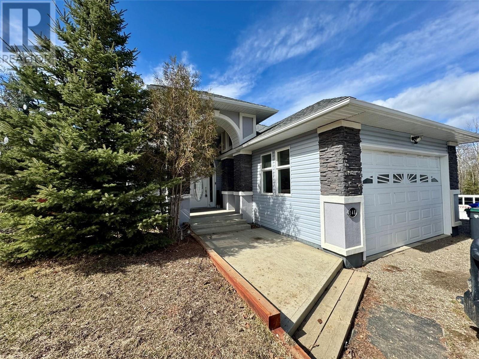 148 Kinuseo Ave, Tumbler Ridge, BC V0C 2W0