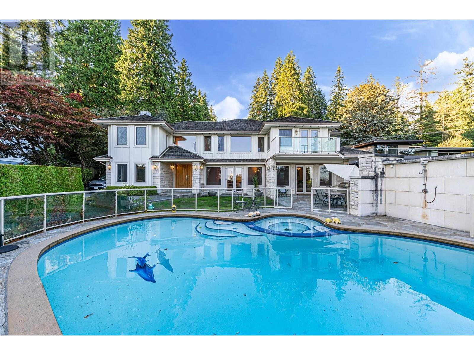 1361 Mathers Ave, West Vancouver, BC V7T 2G5