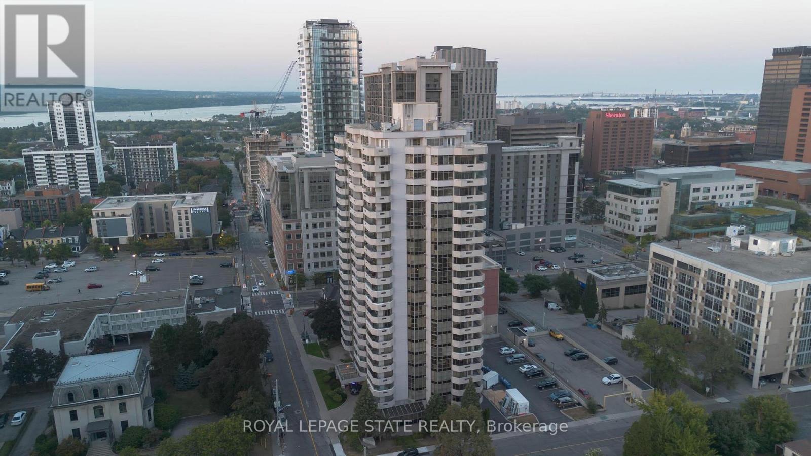 1703 67 Caroline St S, Hamilton, ON L8P 3K6