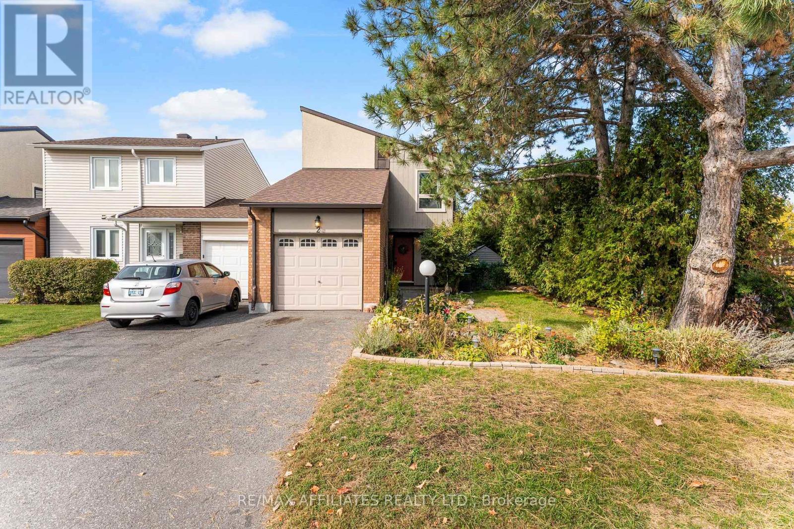 2 Tedwyn Dr, Ottawa, ON K2J 1T8