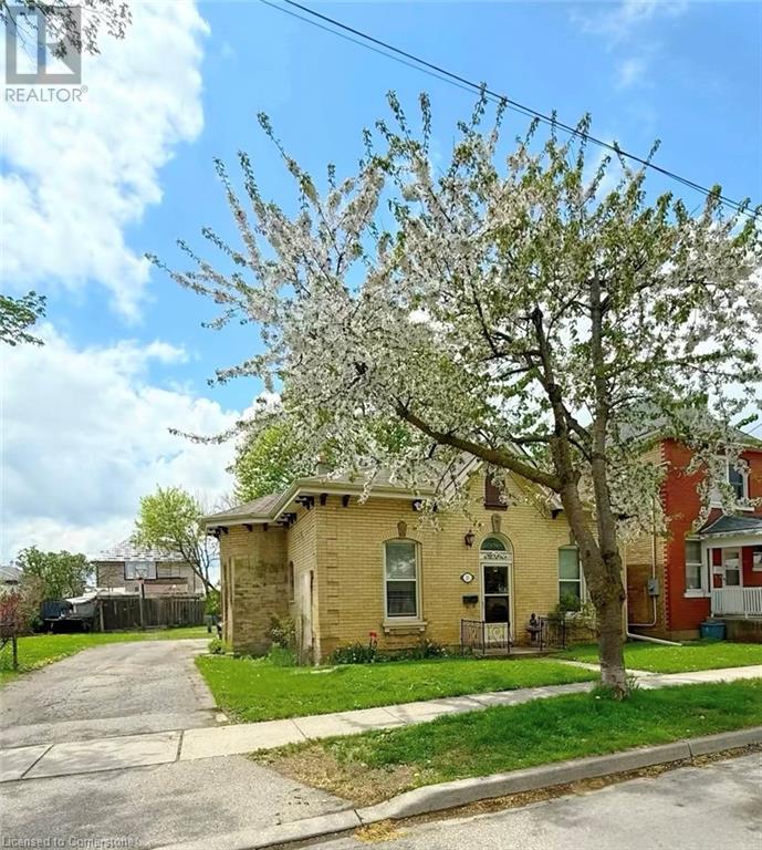 21 Sarah St, Brantford, ON N3S 2Z5