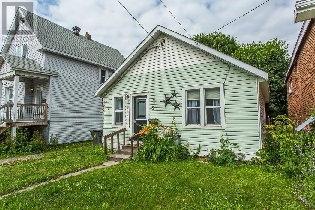 29 Grosvenor Ave, Sault Ste. Marie, ON P6B 2L8