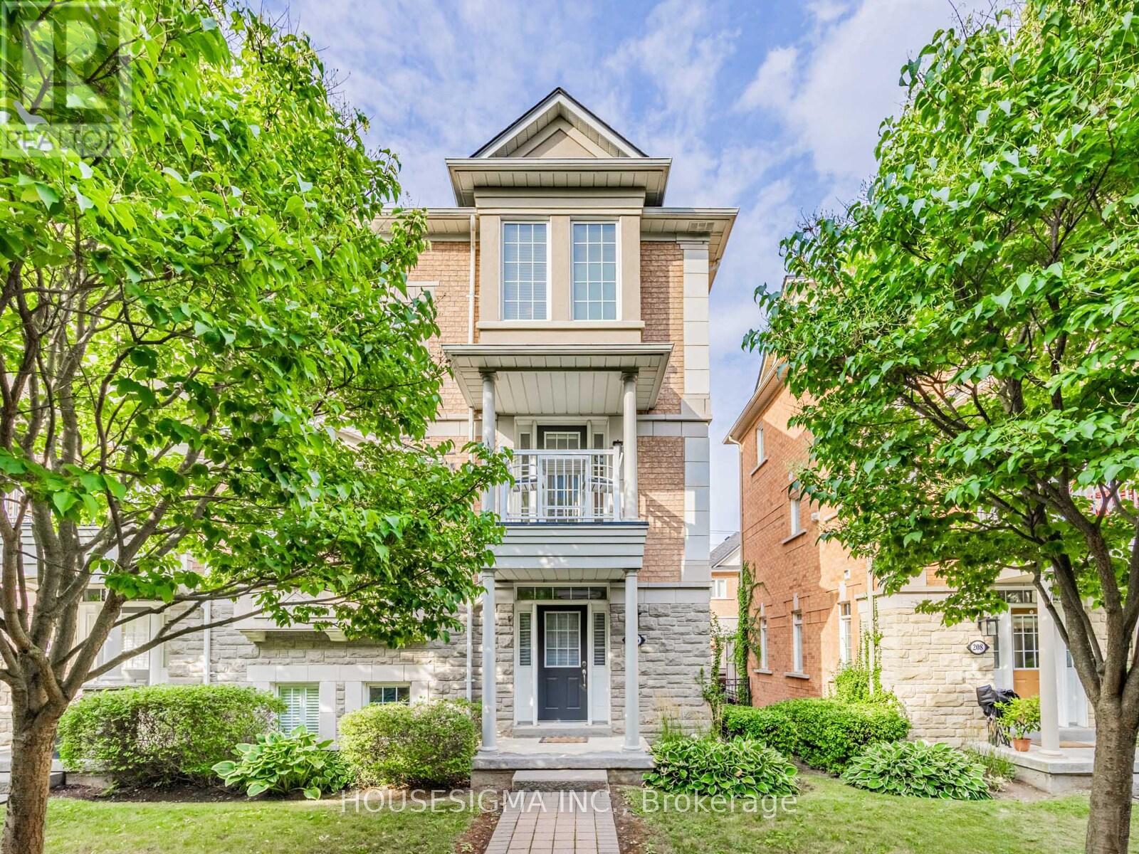 206 60 Rosewood Ave, Mississauga, ON L5G 4W2