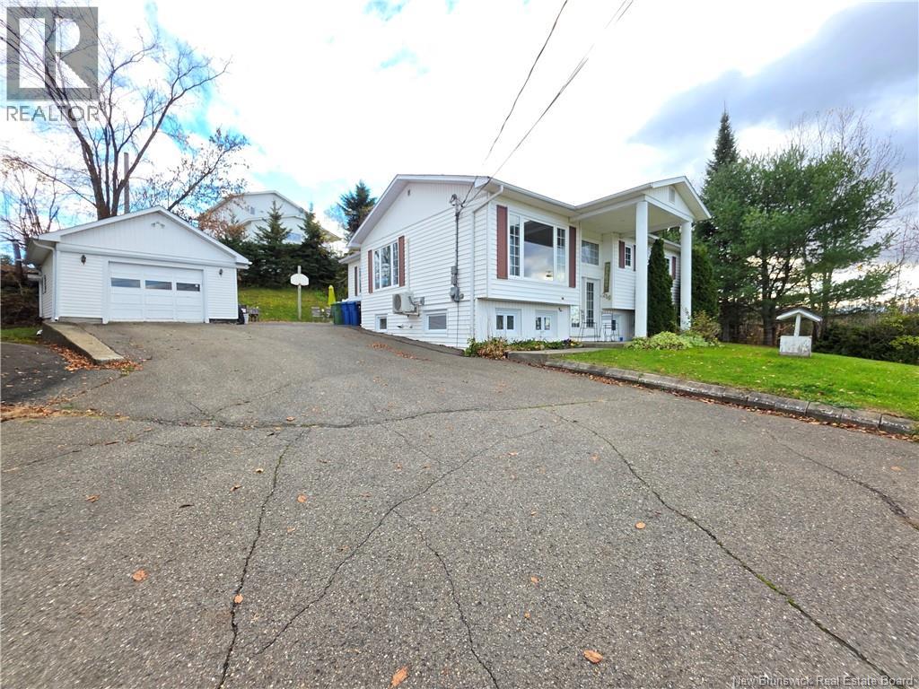 219 Victoria St, Grand Falls, NB E3Z 3C3