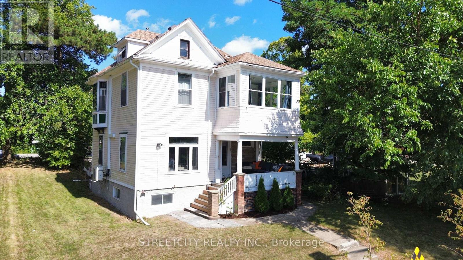 204 London Rd, Sarnia, ON N7T 4V5