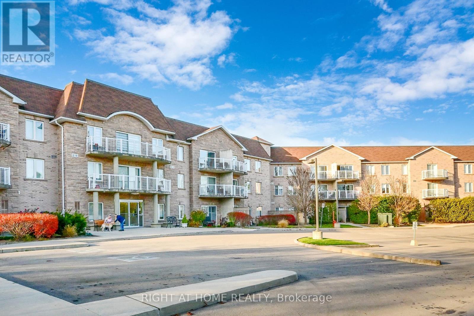 214 32 Church St, King, ON L0G 1T0