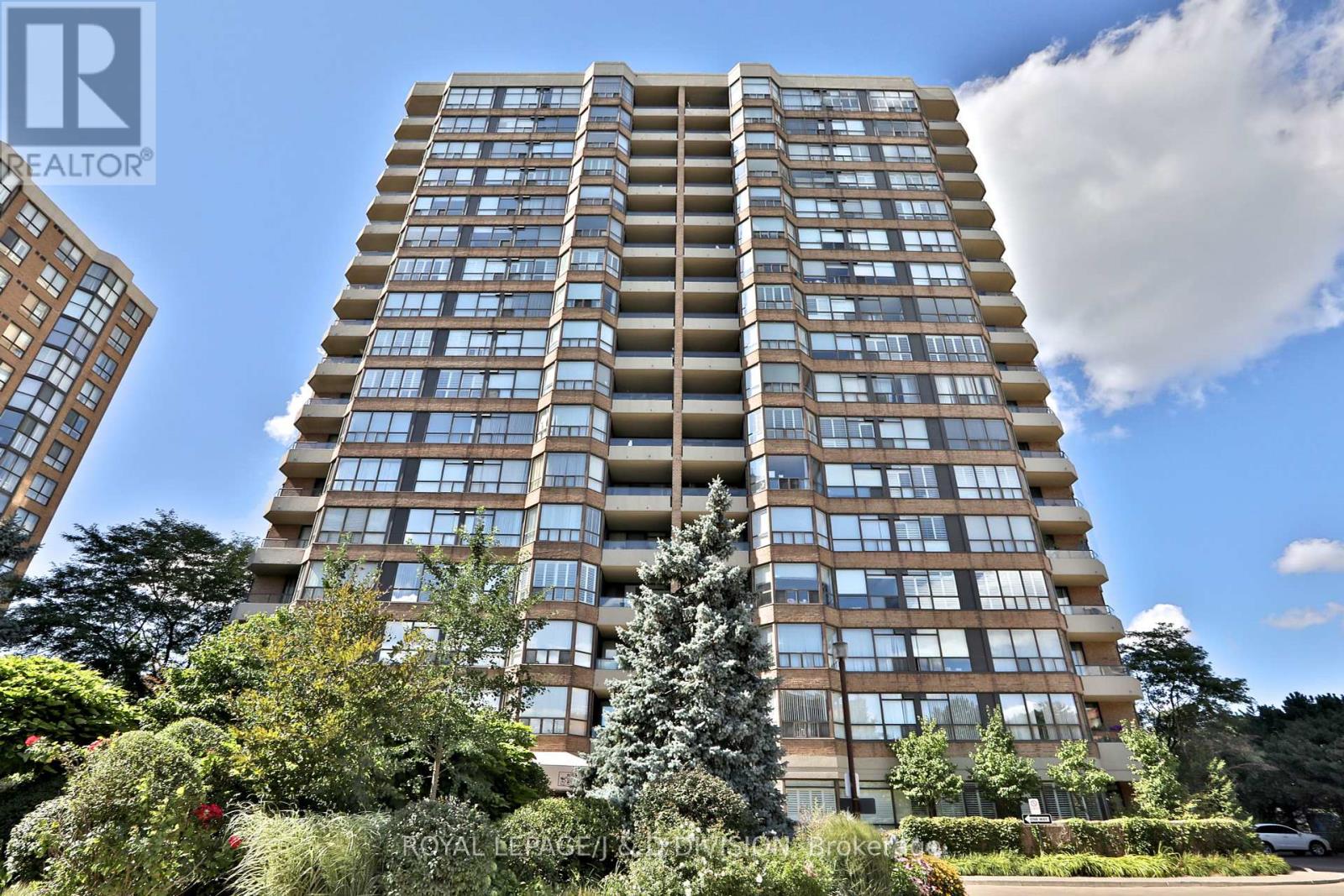 515 268 Ridley Blvd, Toronto, ON M5M 4N3