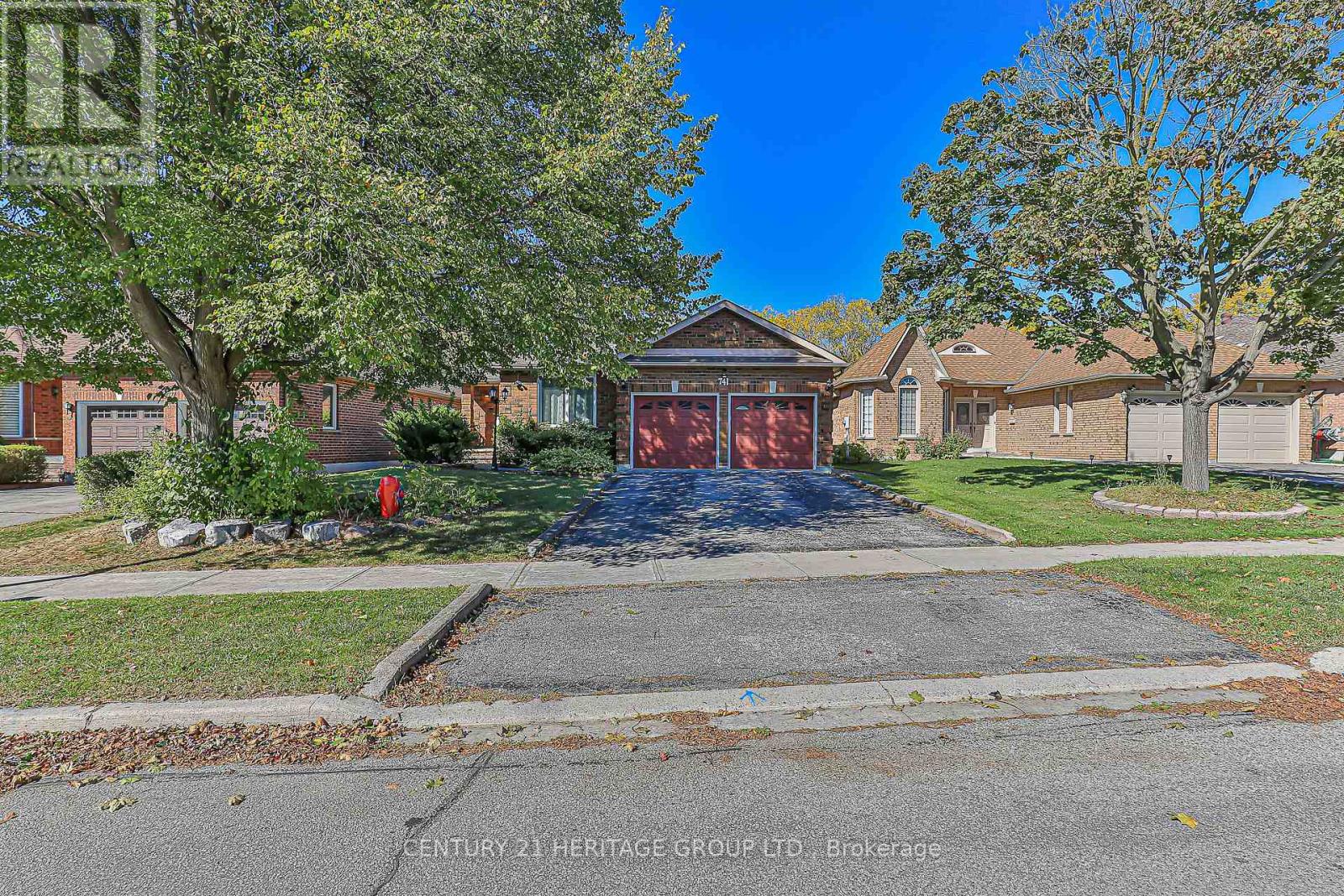 741 College Manor Dr, Newmarket, ON L3Y 8G5