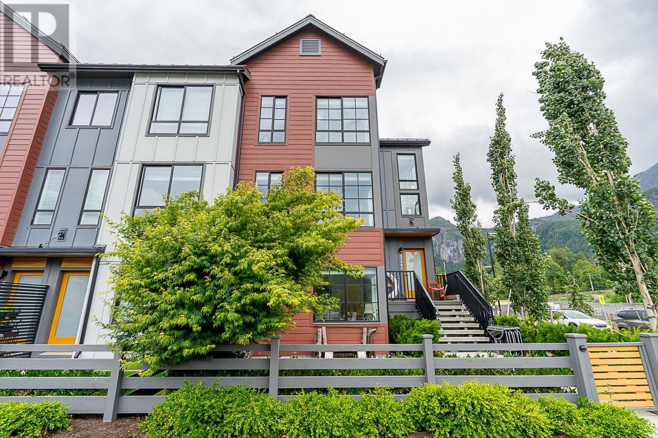 37981 Helm Way, Squamish, BC V8B 2A1
