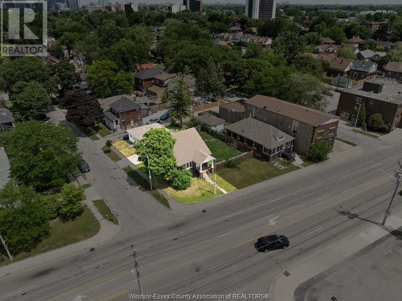 426 Tecumseh Rd W 1670 York St W, Windsor, ON N8X 1G5