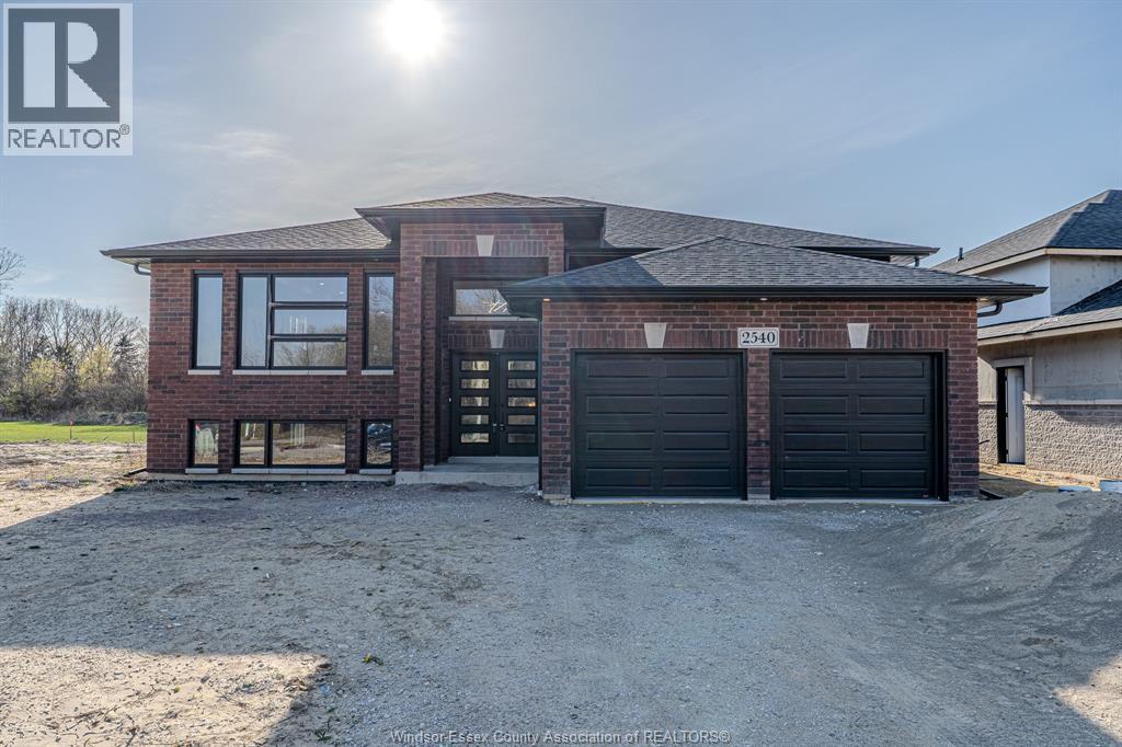 2588 Mayfair, Lasalle, ON N9J 2M6