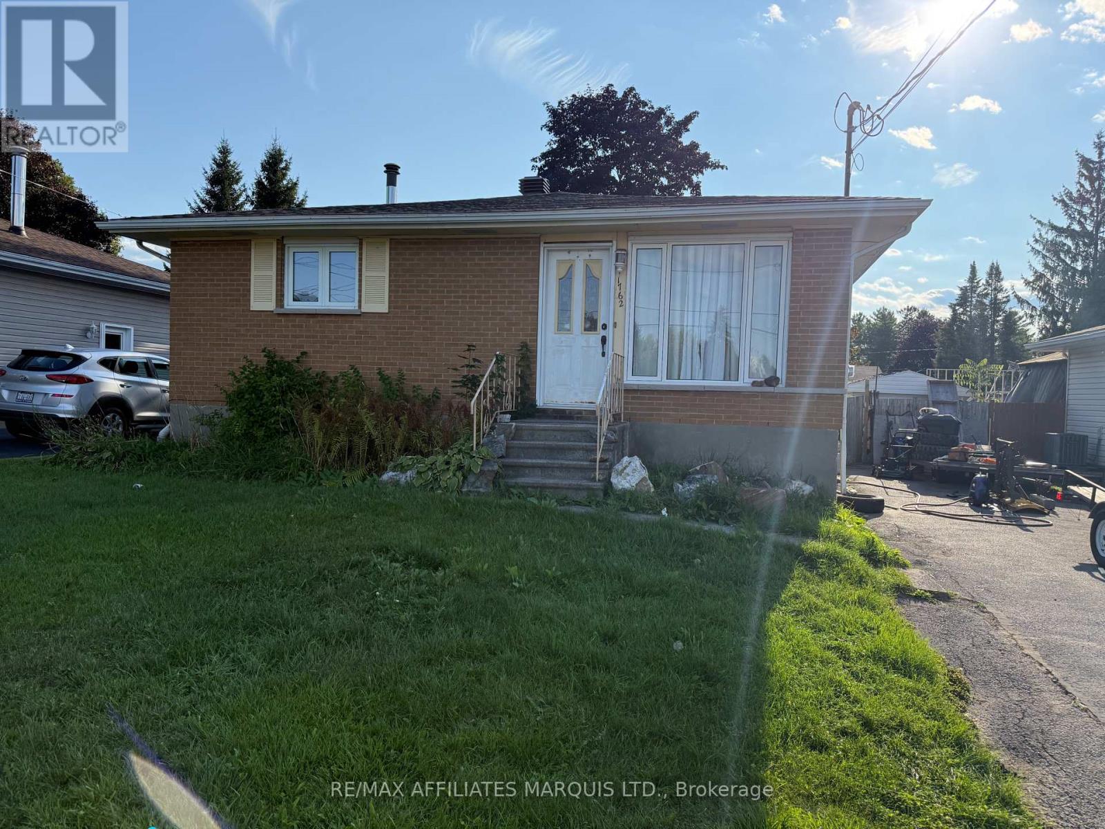 1762 Alguire St, Cornwall, ON K6J 3N4