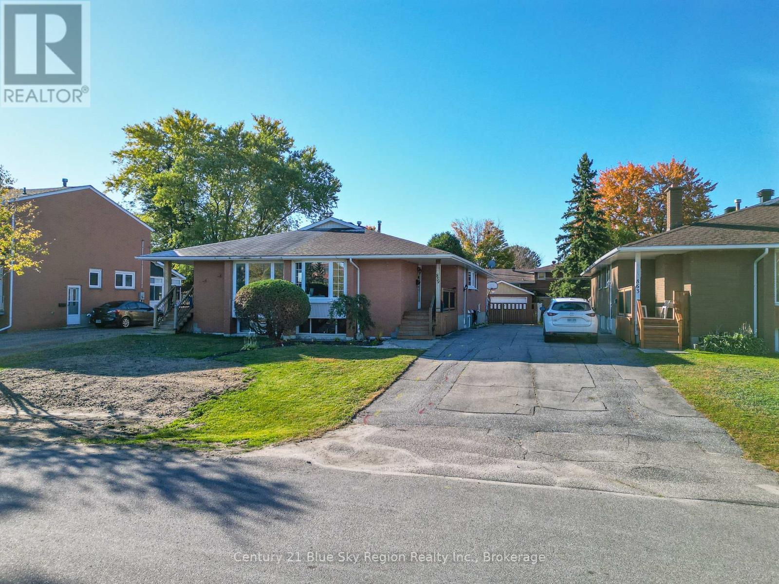 859 Tackaberry Dr, North Bay, ON P1B 4R8
