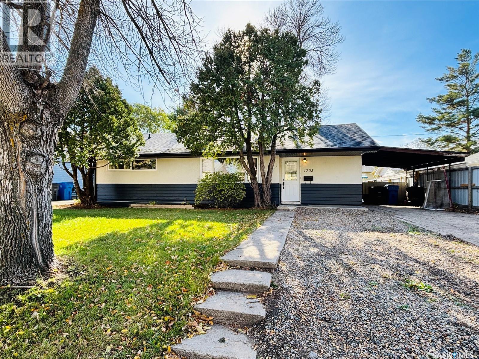 1703 Mccormick Cres, Estevan, SK S4A 1W4