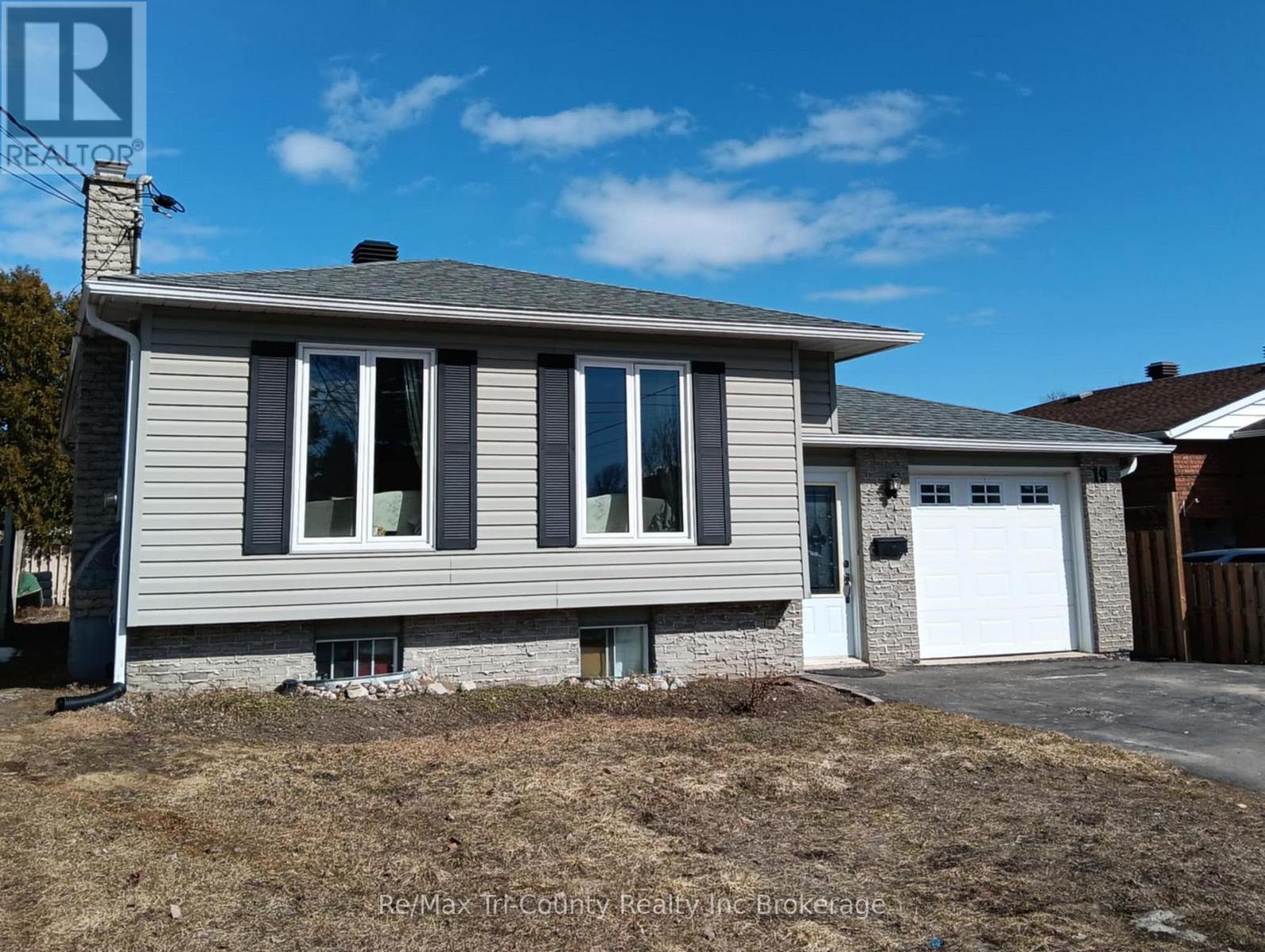 19 Belleview Cres, North Bay, ON P1B 8V2