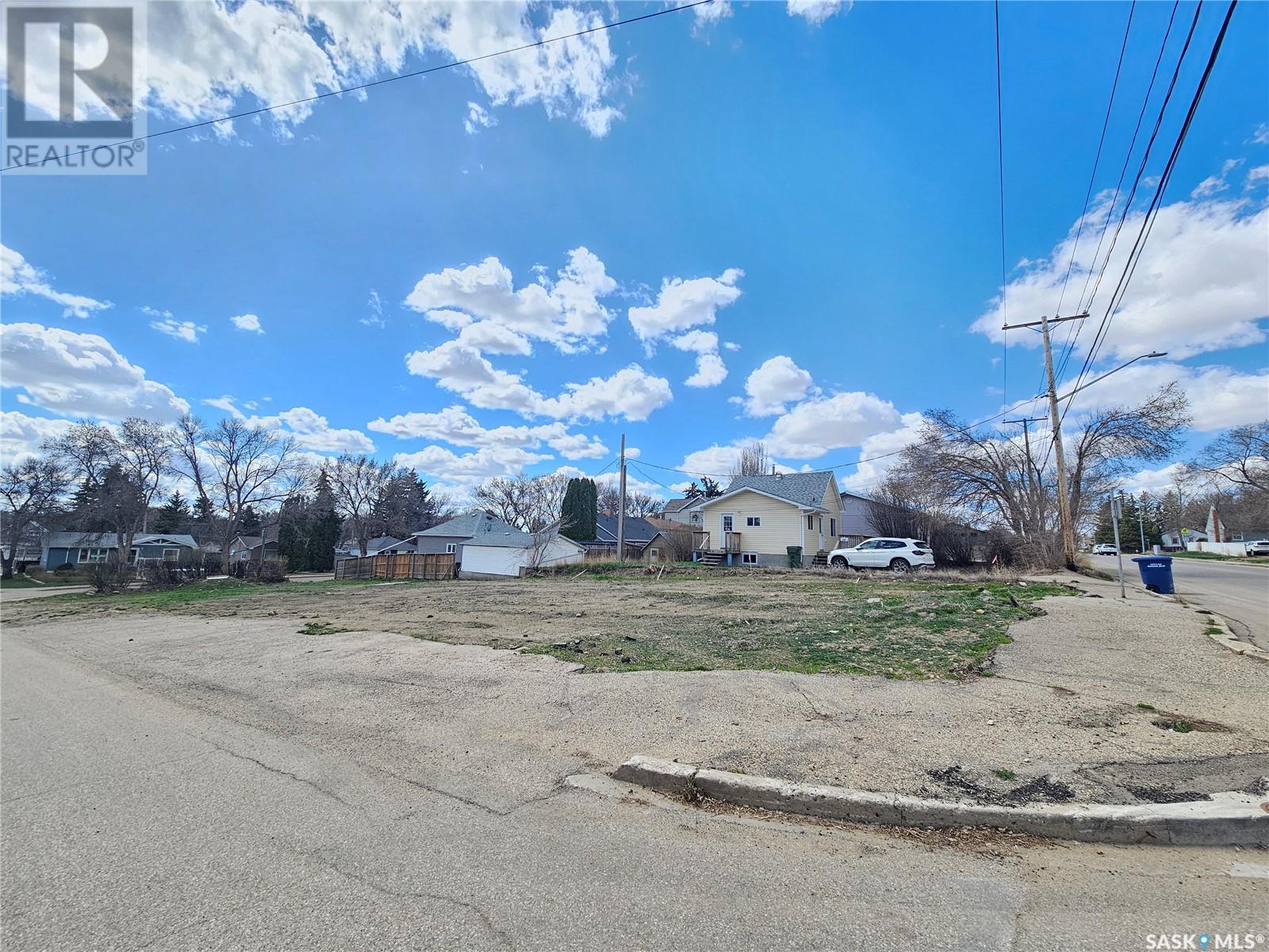705 Caribou St W, Moose Jaw, SK S6H 2K8