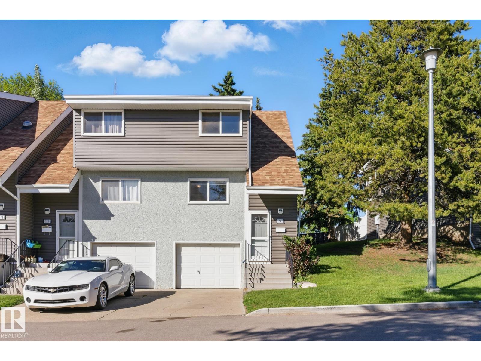 9 Grandin, St. Albert, AB T8N 2Y4