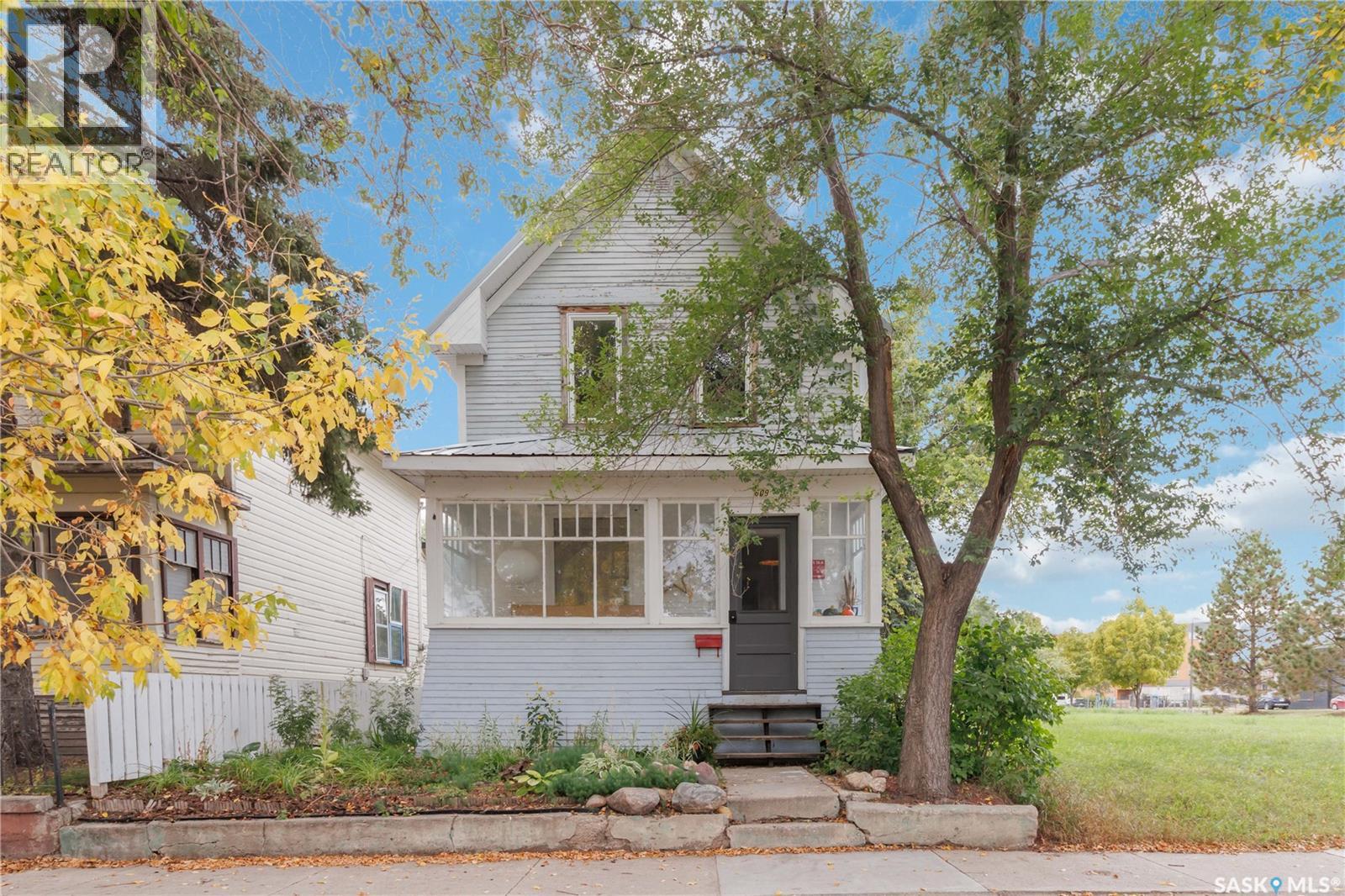 609 H Ave S, Saskatoon, SK S7M 1X1