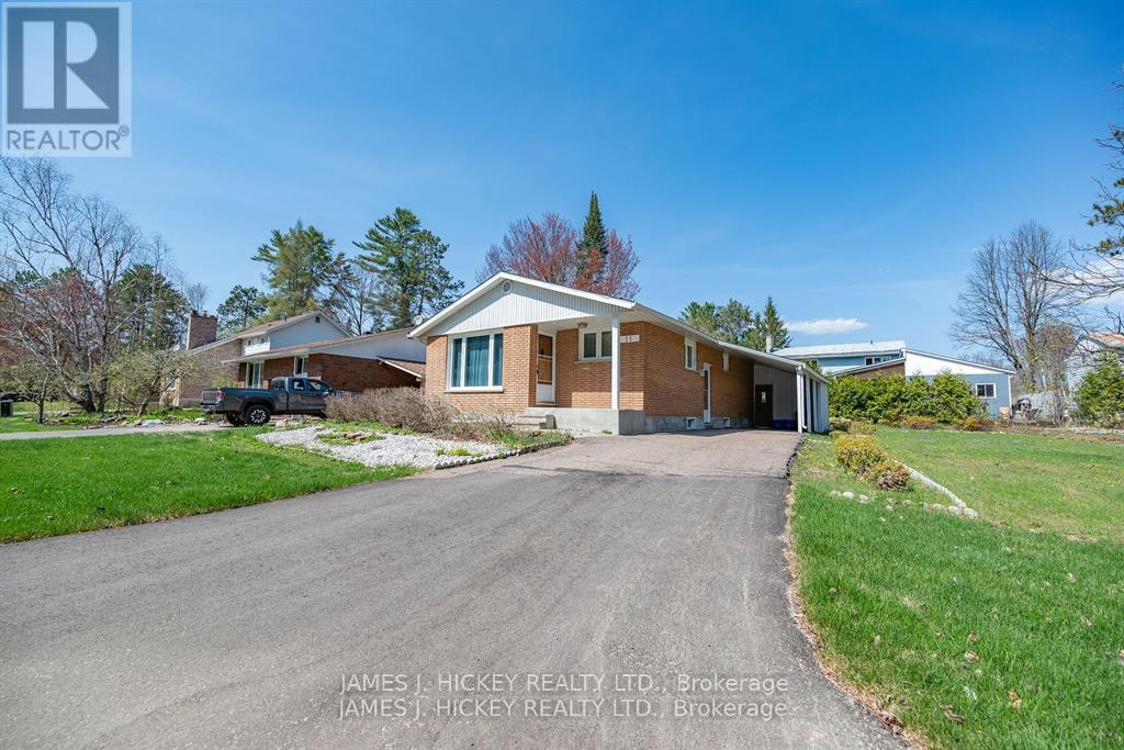 11 Hammond Ct, Deep River, ON K0J 1P0