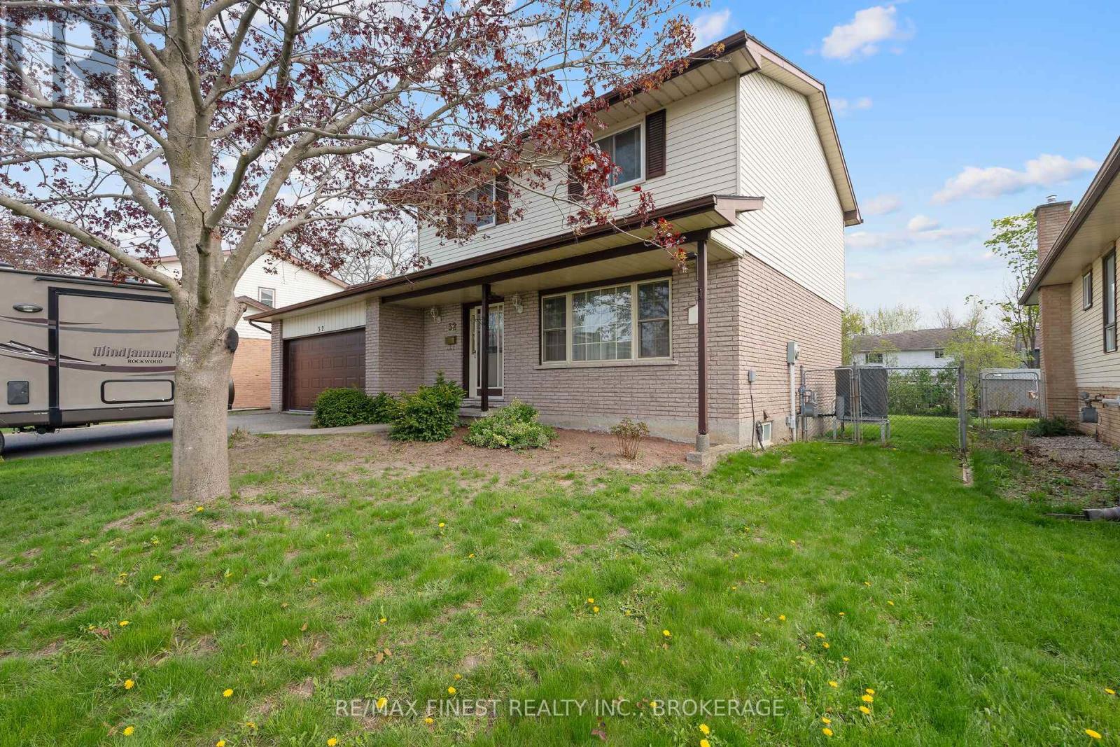 32 Bonny Ln, Kingston, ON K7K 6E2