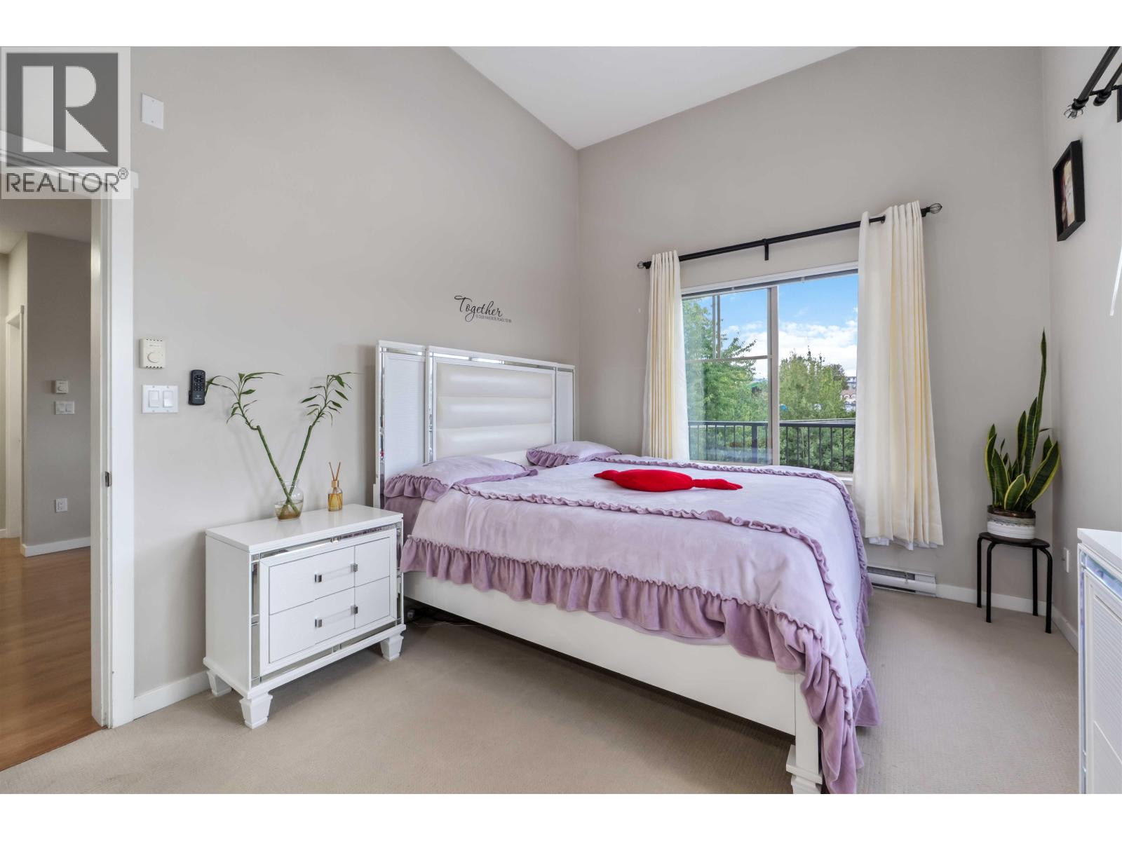 22290 N Avenue Unit 404, Maple Ridge, BC V2X 8Z8
