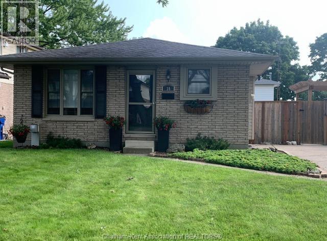 35 Garden Vale Rd, Chatham, ON N7L 4Z5