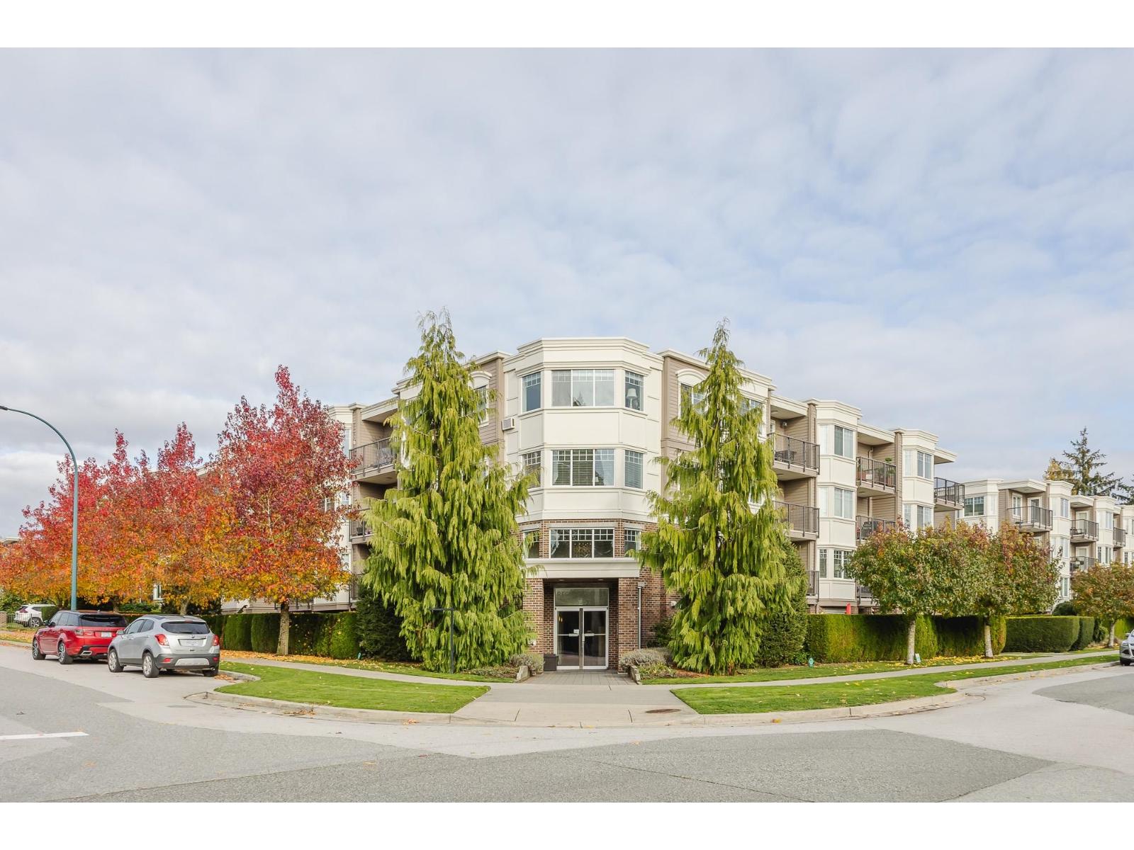 15357 Roper Avenue Unit 305, White Rock, BC V4B 2G2