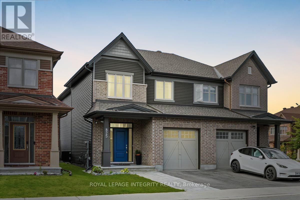 825 Indica St, Ottawa, ON K2S 2J8