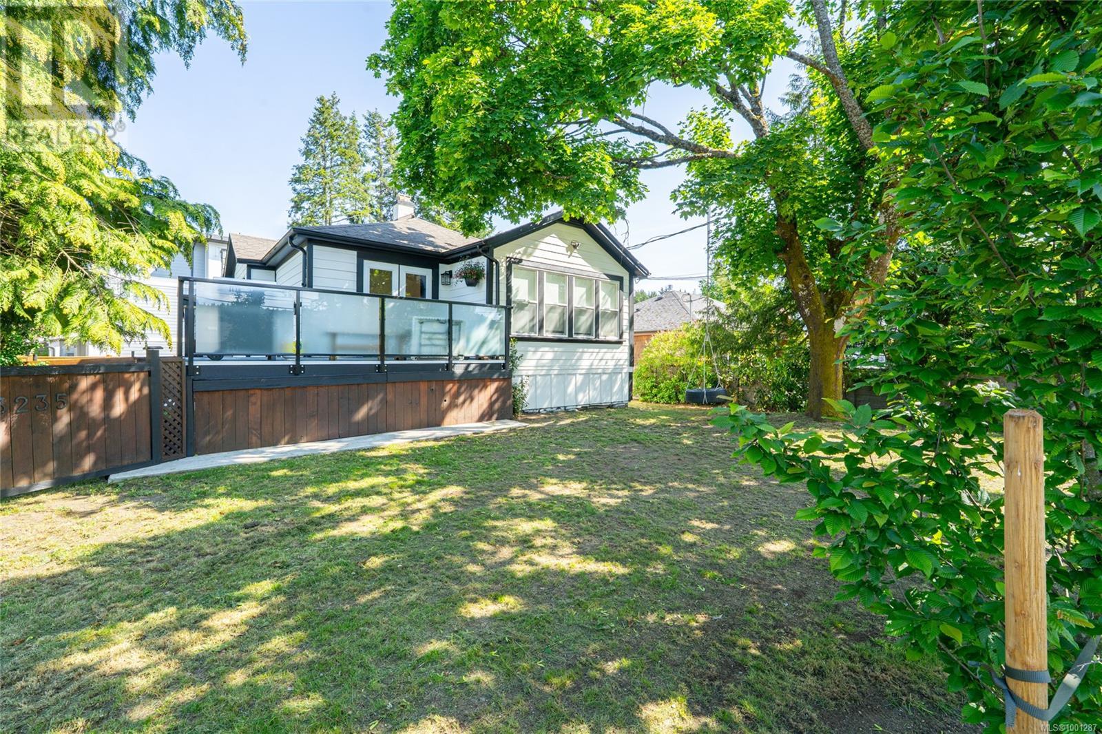 981 Isabell Ave, Langford, BC V9C 2W2