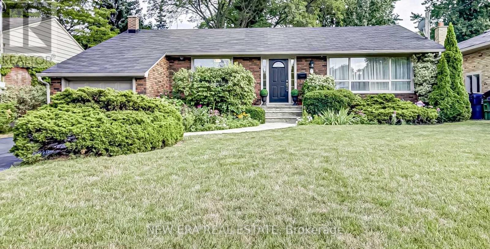 7 Greening Cres, Toronto, ON M9A 1N9
