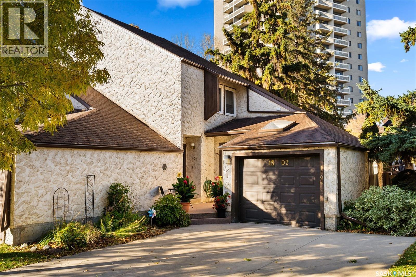 1502 Jubilee Ave, Regina, SK S4S 3T3