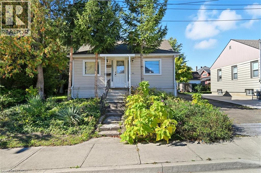 4741 First Ave, Niagara Falls, ON L2E 4G6