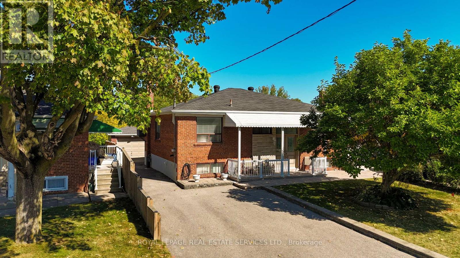 18 Langholm Dr, Toronto Downsview-roding-cfb, ON M3M 2R6