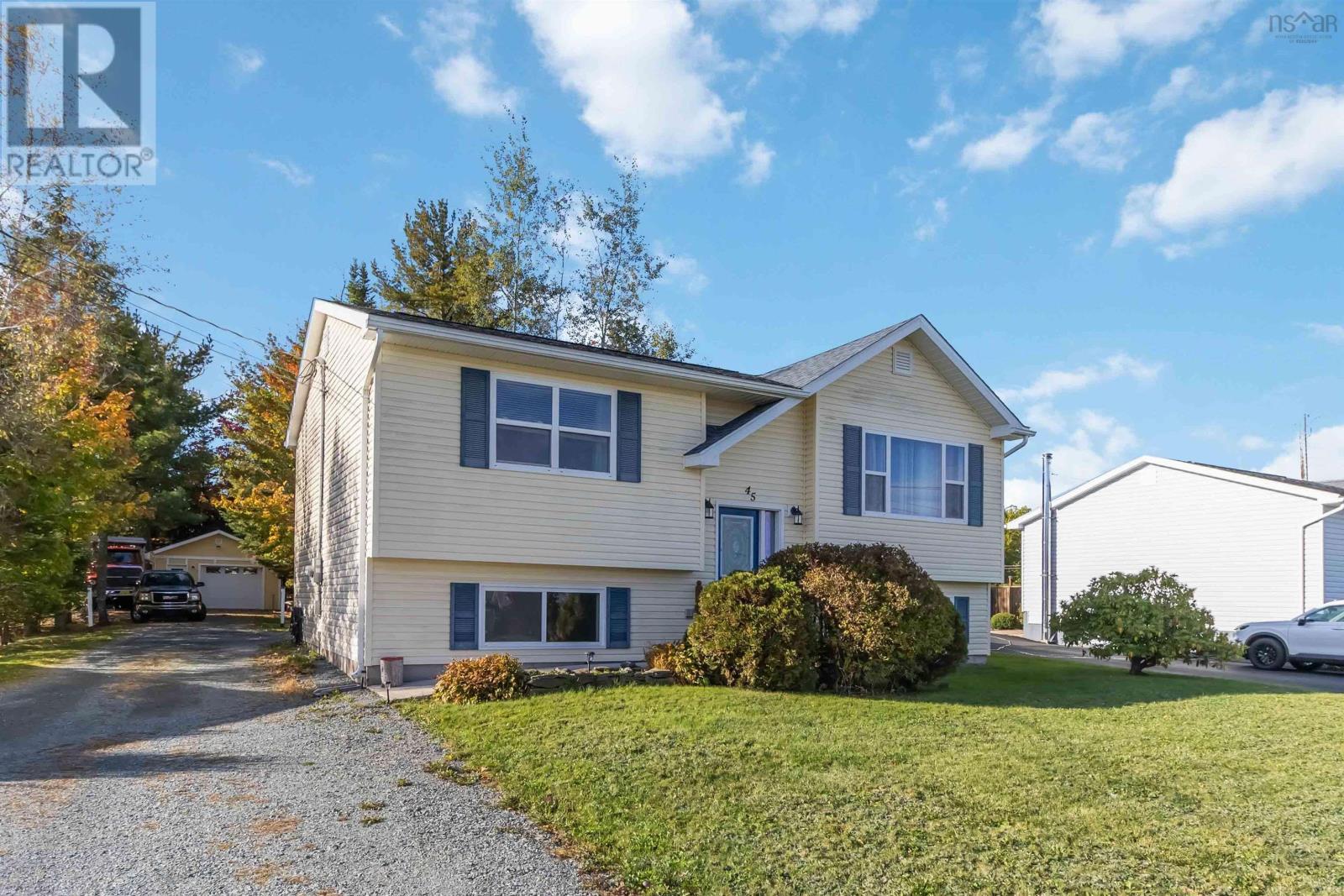 45 Grove Ave, Beaver Bank, NS B4G 1B7