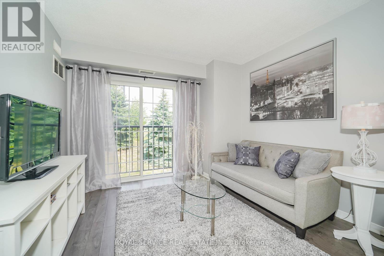 207 90 Aspen Springs Dr, Clarington, ON L1C 5N3